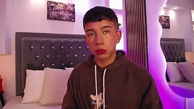 Snapshot of Fancy_Vixen chatting on 03/04/26, 03:34 Fancy Vixen online show from 03/04/26, 03:34