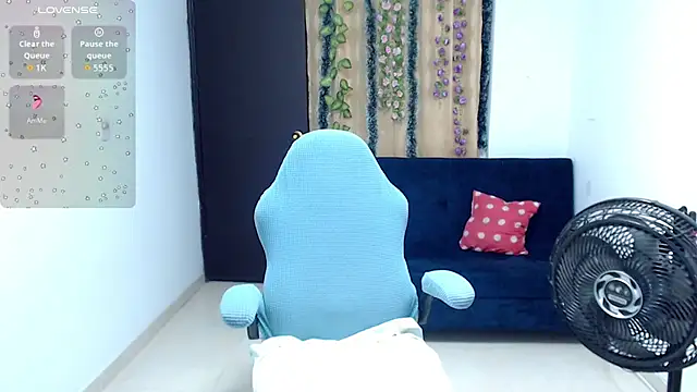 Snapshot of amelie_rose__ chatting on 07/24/26, 04:21 amelie rose online show from 07/24/26, 04:21