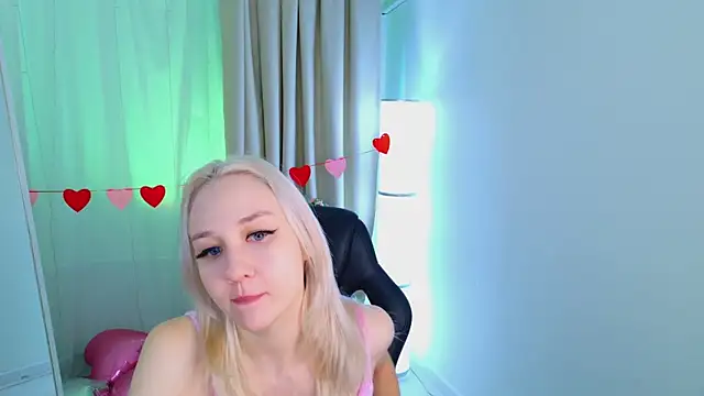 Snapshot of Audrey_Kiss chatting on 02/16/26, 07:04 Audrey Kiss online show from 02/16/26, 07:04