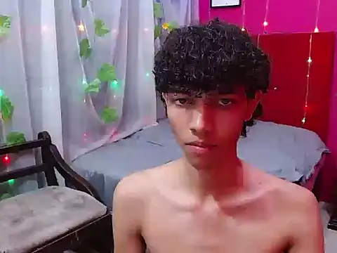 Snapshot of bigcock_twinks chatting on 02/21/26, 04:57 bigcock twinks online show from 02/21/26, 04:57