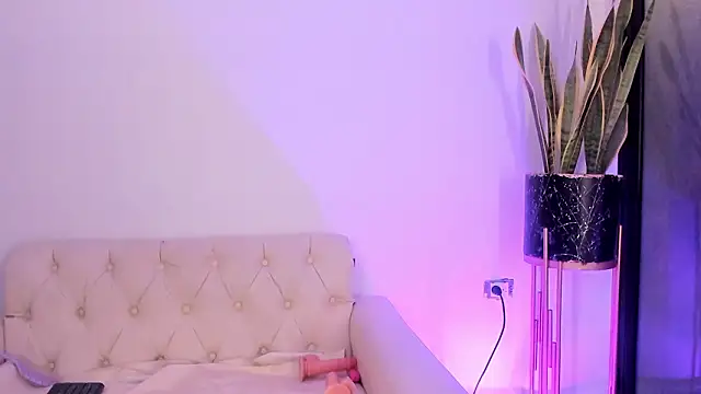 Snapshot of liorah_wolf chatting on 02/25/26, 08:40 liorah wolf online show from 02/25/26, 08:40