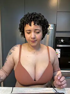 Snapshot of BabyChanntal chatting on 02/19/26, 12:56 BabyChanntal online show from 02/19/26, 12:56