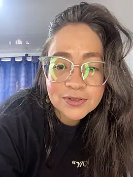 Snapshot of alisbloom chatting on 02/03/26, 05:40 alisbloom online show from 02/03/26, 05:40