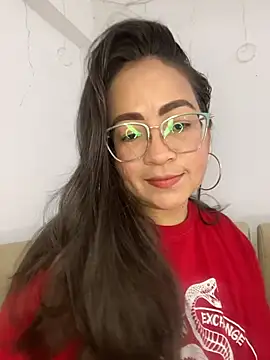 Snapshot of alisbloom chatting on 02/20/26, 06:08 alisbloom online show from 02/20/26, 06:08