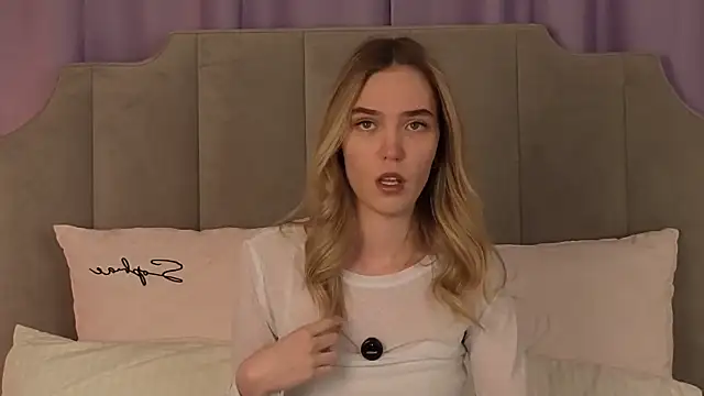 NikkiRyx online show from 04/15/26, 03:52