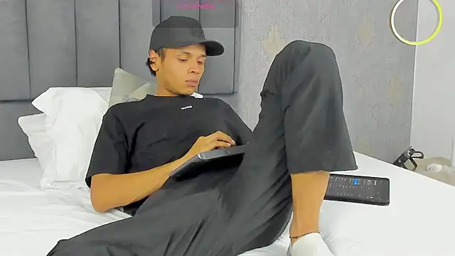 Alejandroo Montenegro online show from 03/16/26, 02:39