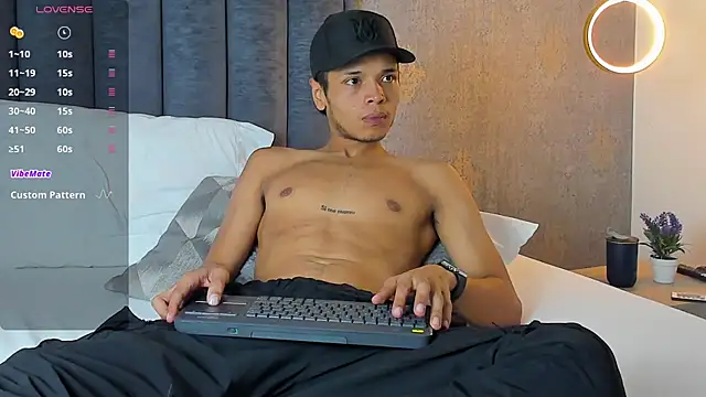 Alejandroo Montenegro online show from 03/19/26, 09:41