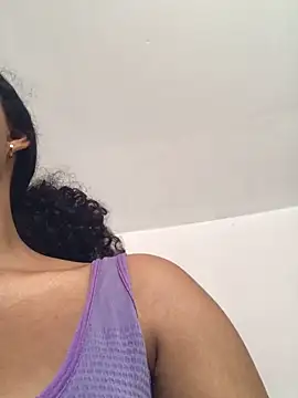 Snapshot of LiaRose- chatting on 03/03/26, 08:59 LiaRose- online show from 03/03/26, 08:59