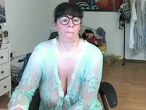 Sylly online show from 03/06/25, 09:47