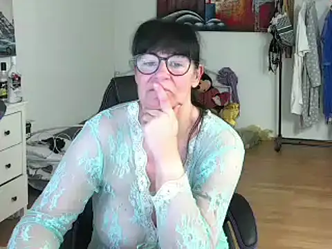 Sylly online show from 03/10/25, 12:04