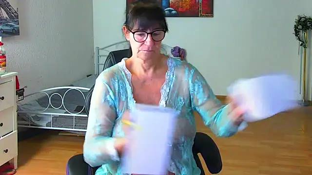 Sylly online show from 12/18/25, 07:25