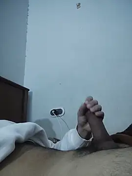 Snapshot of amirMohamed58 chatting on 02/26/26, 04:39 amirMohamed58 online show from 02/26/26, 04:39