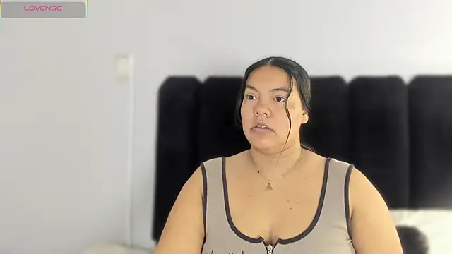 Snapshot of Amaranoir- chatting on 02/18/26, 03:57 Amaranoir- online show from 02/18/26, 03:57