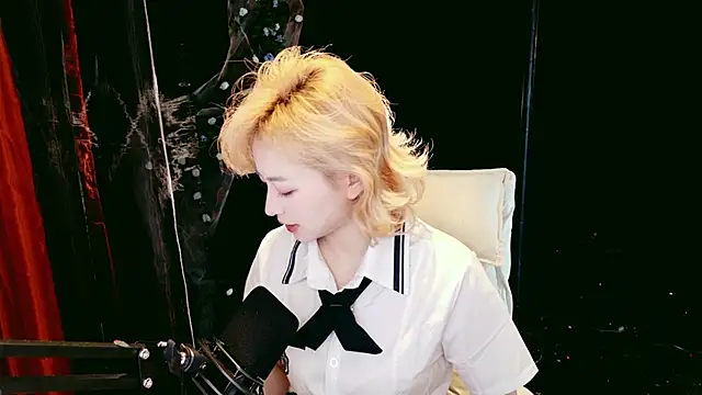 Snapshot of Lady-Mia777 chatting on 02/12/26, 12:00 Lady-Mia777 online show from 02/12/26, 12:00