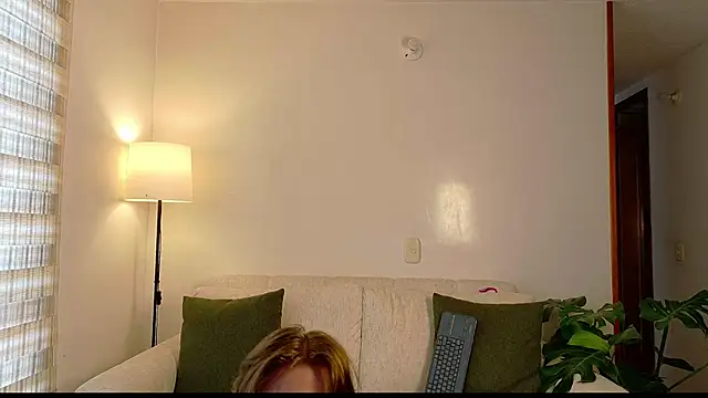 Snapshot of ivonnybonita__ chatting on 06/19/26, 04:22 ivonnybonita online show from 06/19/26, 04:22