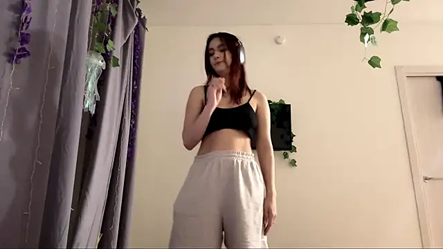 LunaMacky online show from 02/21/26, 12:11