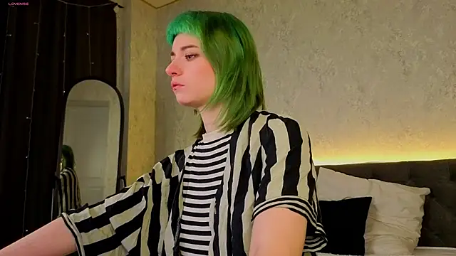 Scarle Whisper online show from 04/04/26, 01:04