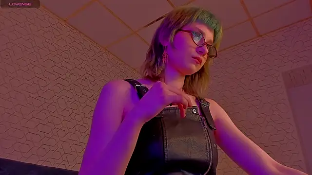 Scarle Whisper online show from 04/13/26, 09:04