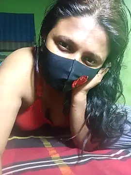 Snapshot of Romantic-Couple999 chatting on 02/07/26, 08:45 Romantic-Couple999 online show from 02/07/26, 08:45