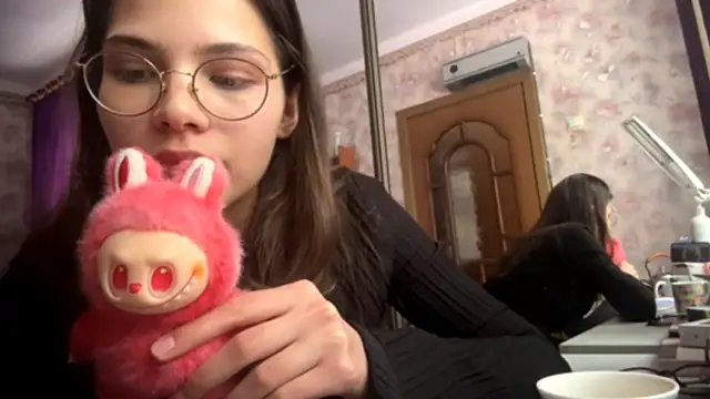 Snapshot of EdythRozier chatting on 02/12/26, 12:11 EdythRozier online show from 02/12/26, 12:11