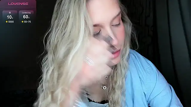 Snapshot of Elysia_kiss chatting on 02/04/26, 05:02 Elysia kiss online show from 02/04/26, 05:02