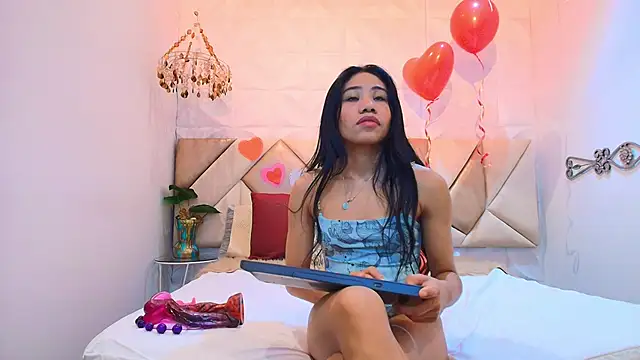 Snapshot of Lara_pons chatting on 02/12/26, 02:01 Lara pons online show from 02/12/26, 02:01