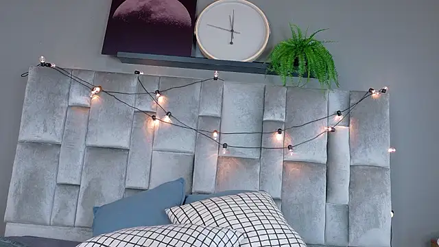 Snapshot of EmmaLou__ chatting on 02/04/26, 04:07 EmmaLou online show from 02/04/26, 04:07