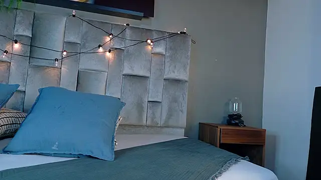 Snapshot of EmmaLou__ chatting on 02/09/26, 04:16 EmmaLou online show from 02/09/26, 04:16