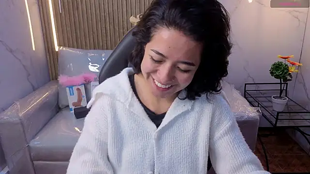 Snapshot of Lynn_turner chatting on 02/13/26, 12:56 Lynn turner online show from 02/13/26, 12:56