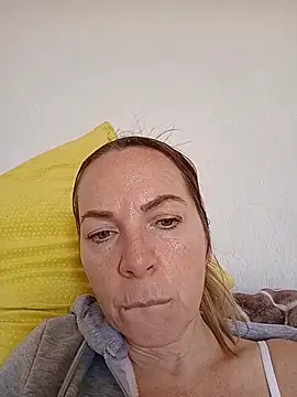 Snapshot of sexyrubyta chatting on 02/22/26, 03:54 sexyrubyta online show from 02/22/26, 03:54