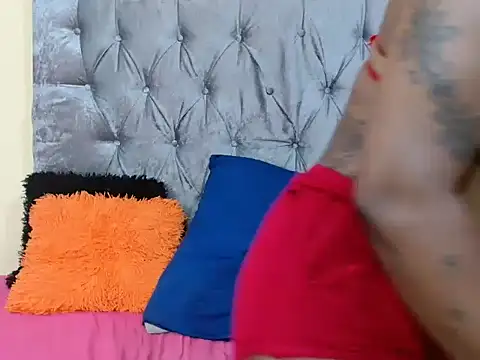 Snapshot of Lavendaxxx chatting on 02/04/26, 01:11 Lavendaxxx online show from 02/04/26, 01:11