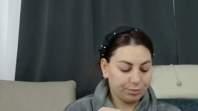 Snapshot of AbellaDesiree chatting on 04/05/26, 04:42 AbellaDesiree online show from 04/05/26, 04:42