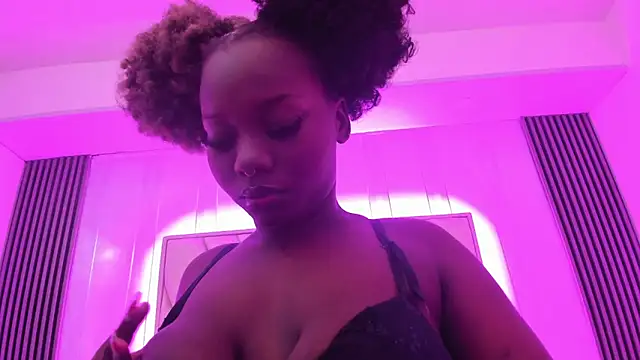 Snapshot of Sotf_Charlotte chatting on 02/03/26, 11:59 Sotf Charlotte online show from 02/03/26, 11:59