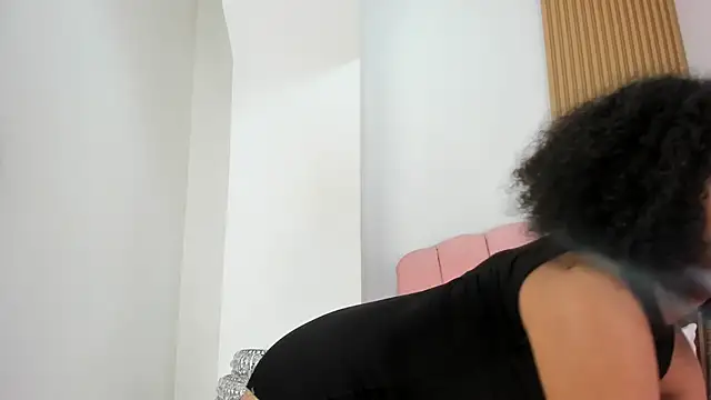 Snapshot of lara_spaark chatting on 02/24/26, 07:23 lara spaark online show from 02/24/26, 07:23