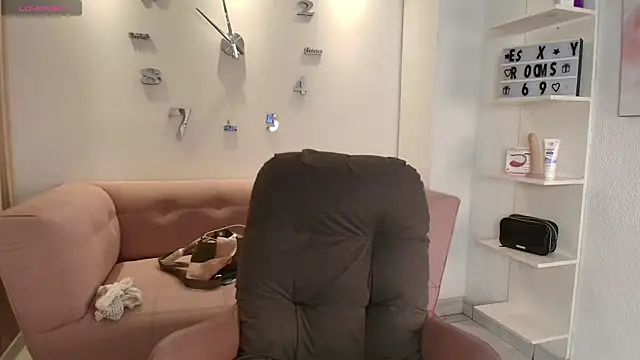 Luna Millers online show from 04/06/26, 04:21