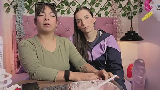 Valkiria-and-Dione online show from 04/16/26, 07:58