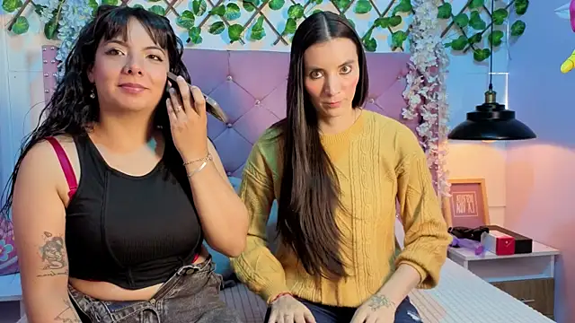 Valkiria-and-Dione online show from 04/21/26, 07:28