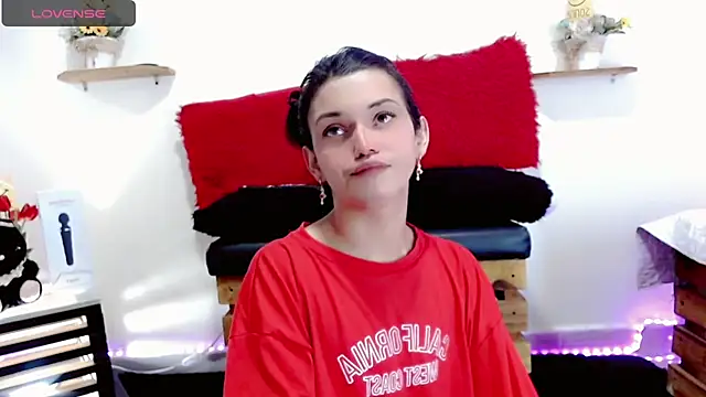 Snapshot of NathalialLooes chatting on 02/15/26, 08:49 NathalialLooes online show from 02/15/26, 08:49