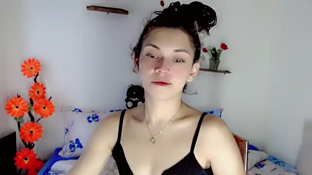 Snapshot of NathalialLooes chatting on 06/22/26, 06:05 NathalialLooes online show from 06/22/26, 06:05