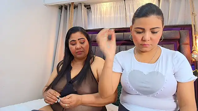 Karina Mendoza online show from 06/28/26, 12:11