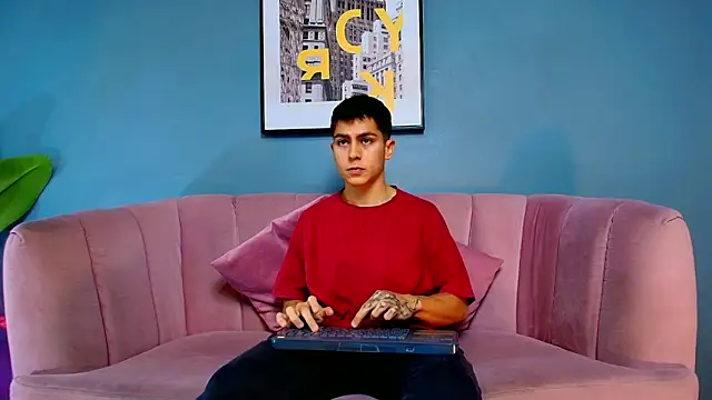 Snapshot of Aron_pulse chatting on 02/02/26, 01:21 Aron pulse online show from 02/02/26, 01:21