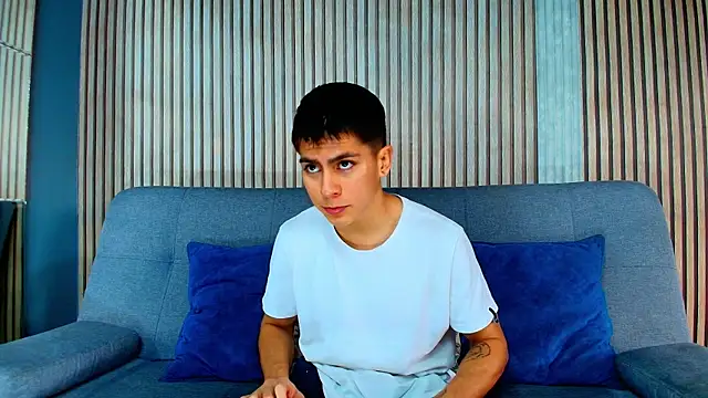 Snapshot of Aron_pulse chatting on 02/21/26, 01:23 Aron pulse online show from 02/21/26, 01:23