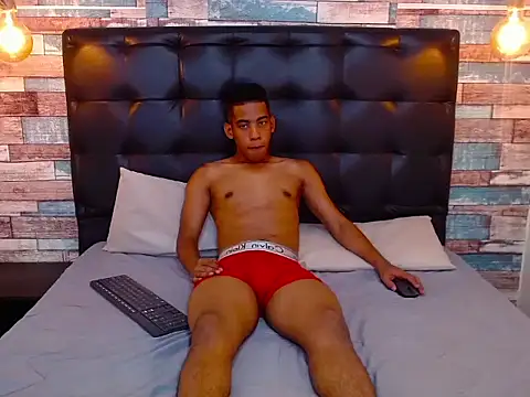 Snapshot of Luigi_Ferrer chatting on 03/03/26, 02:18 Luigi Ferrer online show from 03/03/26, 02:18