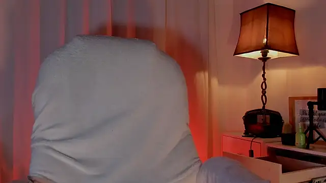 Snapshot of Victoria-swan chatting on 02/26/26, 01:43 Victoria-swan online show from 02/26/26, 01:43