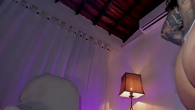 Snapshot of Victoria-swan chatting on 02/27/26, 12:05 Victoria-swan online show from 02/27/26, 12:05