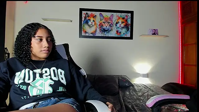 Snapshot of meredit_cris23 chatting on 02/15/26, 02:52 meredit cris23 online show from 02/15/26, 02:52