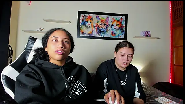 Snapshot of meredit_cris23 chatting on 02/15/26, 12:47 meredit cris23 online show from 02/15/26, 12:47