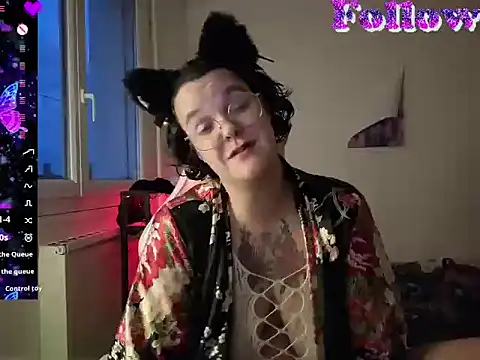 lunatigre4 online show from 04/22/26, 07:15