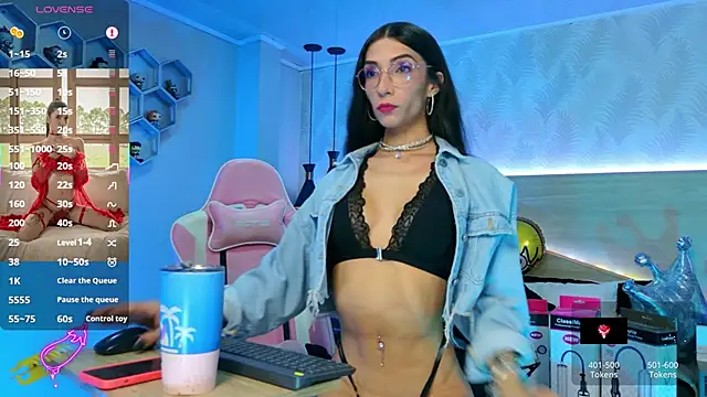 kylliefox  online show from 10/17/25, 01:57