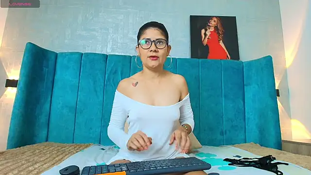 Snapshot of dulcenena_moon chatting on 02/17/26, 11:29 dulcenena moon online show from 02/17/26, 11:29